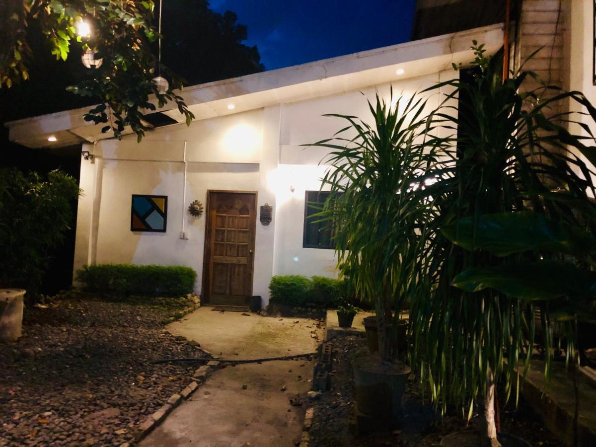The White Bed And Breakfast Bacolod Zewnętrze zdjęcie